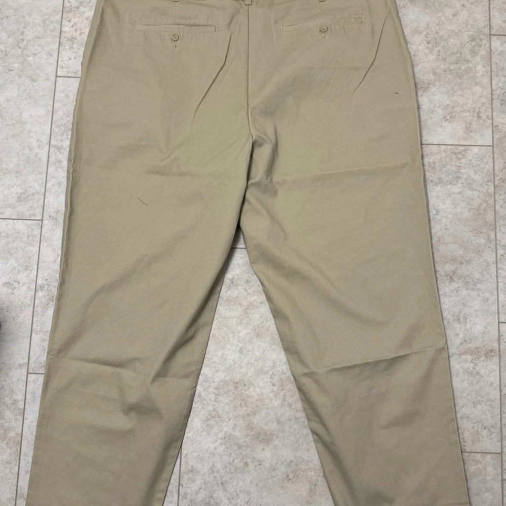 Men’s size 50x32 classic khaki pants - Picture 2 of 4
